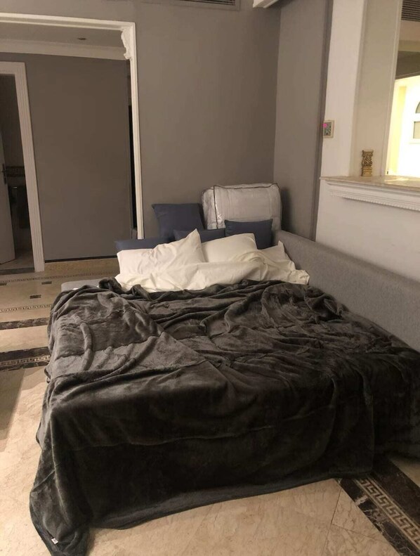 5 bedrooms