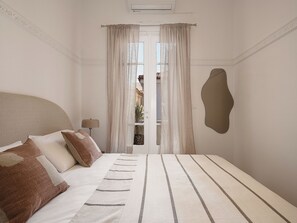 3 bedrooms, in-room safe, iron/ironing board, travel crib