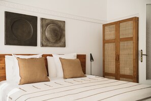 3 bedrooms, in-room safe, iron/ironing board, travel cot - Evas Apartment in the Heart of Chania City (Chania)