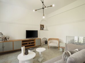 Smart TV, ping pong, books, printers