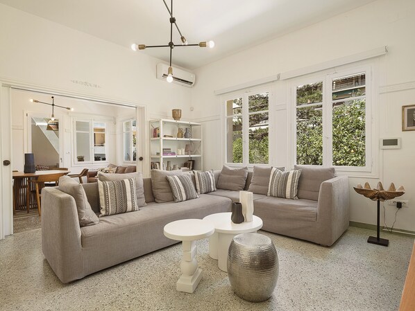 Smart TV, ping pong, books, printers - Evas Apartment in the Heart of Chania City (Chania)