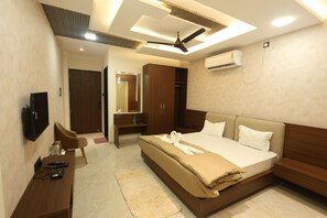 Quarto superluxo | Espaço de trabalho para notebook, Wi-Fi de cortesia