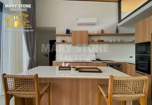 Réfrigérateur, micro-ondes, four, lave-vaisselle