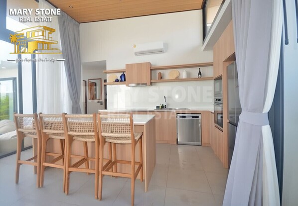 Réfrigérateur, micro-ondes, four, lave-vaisselle