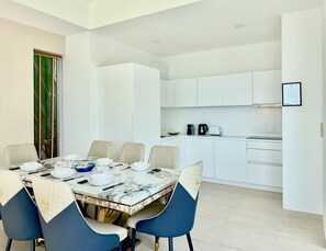 Unclassified image, 4 of 35, button