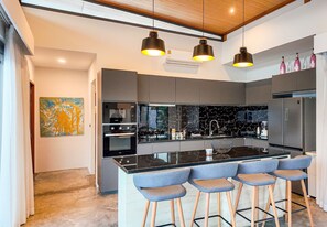 Fridge, microwave, oven, dishwasher - Villa Wanny - 3BR Modern Chill Space (Ko Samui)