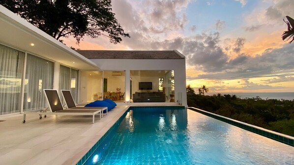 Unclassified image, 1 of 10, button