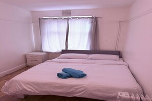 1 bedroom, desk, iron/ironing board, free WiFi - Rahal Hackney |  Double Room Shared washroom (London)