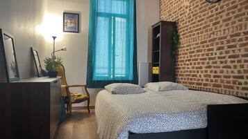 1 habitación, tabla de planchar con plancha, wifi y ropa de cama