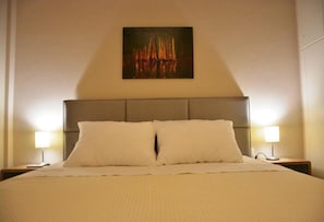2 bedrooms, iron/ironing board, travel crib, free WiFi