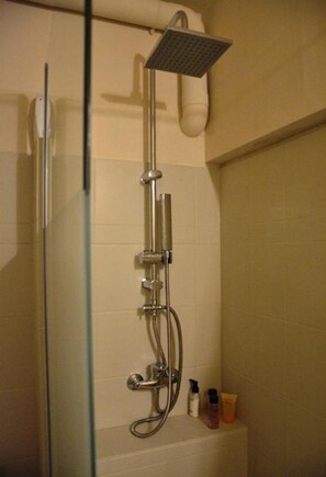 Shower, hair dryer, towels - Two Bedroom Apartment with Balcony - Contessa Elli Residences (Kefalonia)