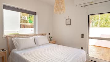 2 bedrooms, iron/ironing board, travel crib, free WiFi