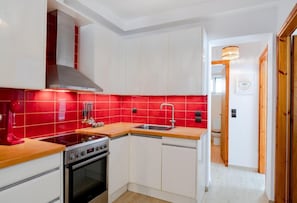 Refrigerador, horno, placa de cocina, lavavajillas