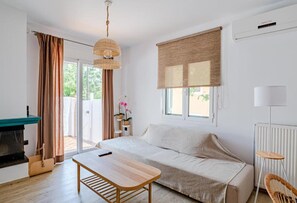 Smart TV, fireplace