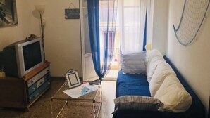 Living area - 10 MINUTES FROM THE RAMBLA (Alacant)