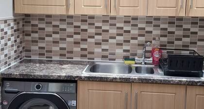 Spacious 3 Bed 2 Baths Free Wifi Central Location