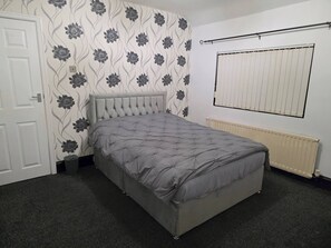 House, 3 Bedrooms - Spacious 3 Bed 2 Baths Free Wifi Central Location (Middlesbrough)