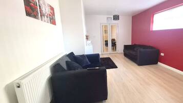 Casa, 3 habitaciones | Sala de estar