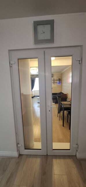 House, 3 Bedrooms | Property entrance