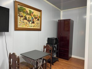 Room, 1 Bedroom, Smoking | Dining
