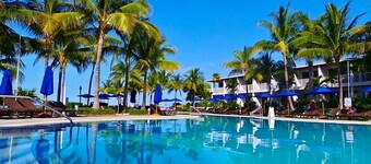 Amazing View! Relaxing Unit, Terrace w/ Water View, Full Kitchen! Onsite Pool