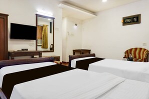 1 bedroom - Super Townhouse Oak Prabhat Road (Pune)