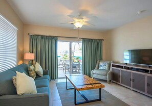 TV - Amazing Location in the Middle of Florida Keys! Full Kitchen! Onsite Pools (Duck Key)