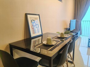 Dining - Cozy Studio in Shah Alam with Mountain View (Shah Alam)