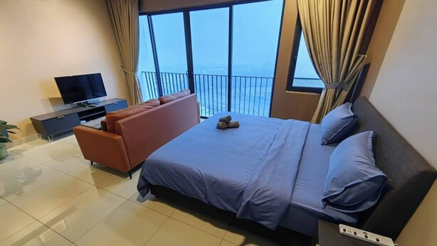 1 bedroom, iron/ironing board, internet - Cozy Studio in Shah Alam with Mountain View (Shah Alam)