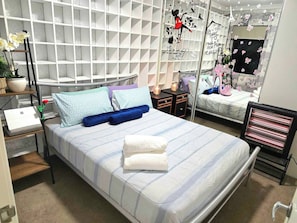 2 bedrooms, iron/ironing board, Internet, bed sheets