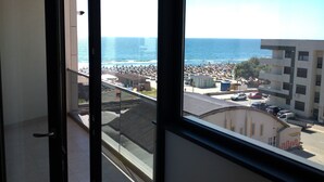 Interior - 2 Appartments , next to each other, on the beach, splendid view, max 12 persons (Mamaia-Sat)