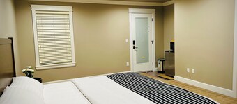 Private king bed Room with Jacuzzi tub and Separate Entry