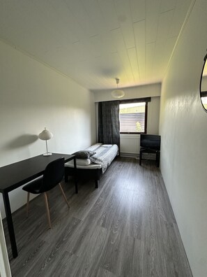 1 bedroom, iron/ironing board, Internet, bed sheets