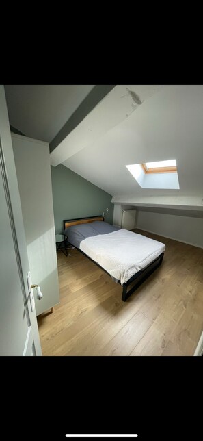 3 Schlafzimmer, Schreibtisch, Bügeleisen/Bügelbrett, kostenloses WLAN