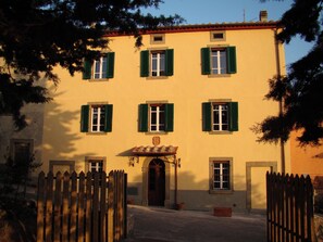 Front of property - Borgo Tepolini Country House (Castel del Piano)
