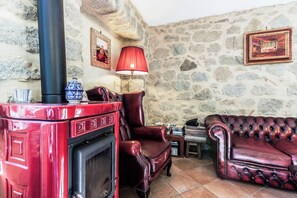 Free daily local cuisine breakfast - Borgo Tepolini Country House (Castel del Piano)