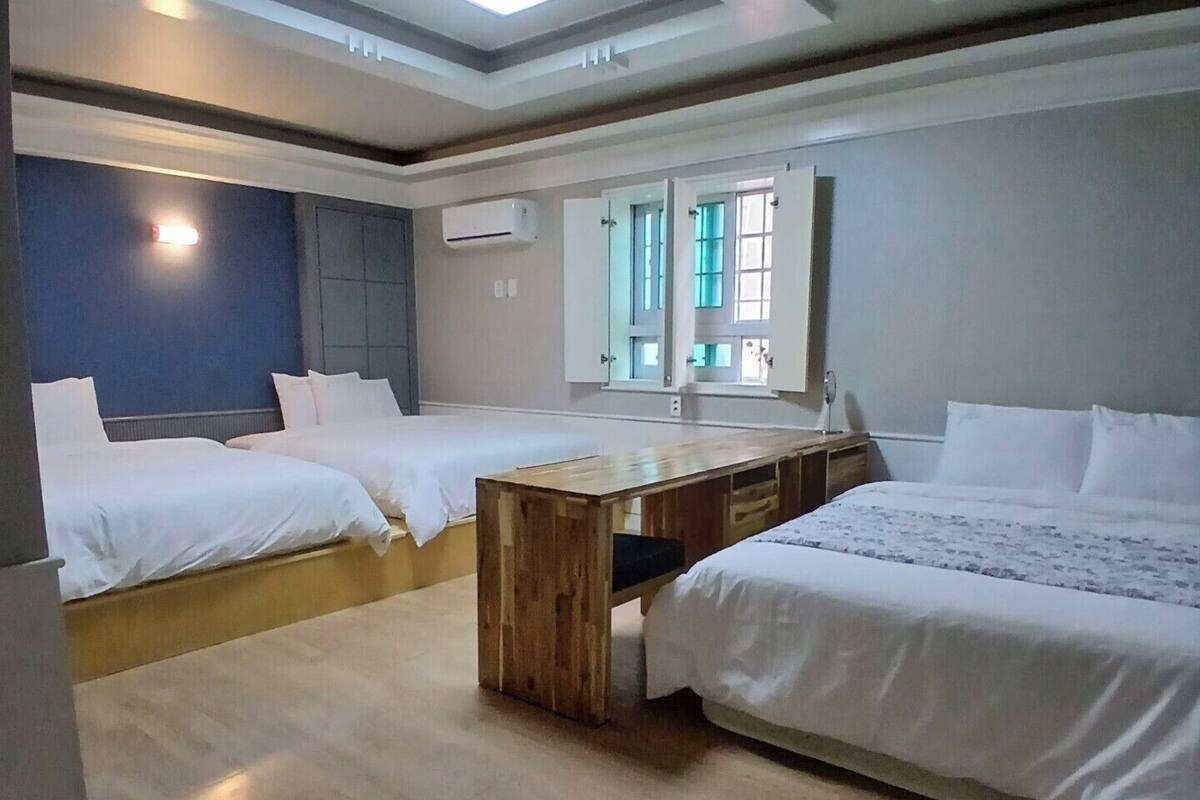 Standard Room | Desk, laptop workspace, free WiFi