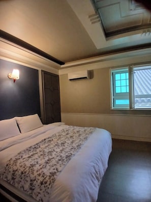 Standard Double Room | Desk, laptop workspace, free WiFi