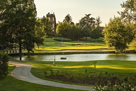 Golf. 6 apartments in Monferrato, for groups and families of up to 20 people.