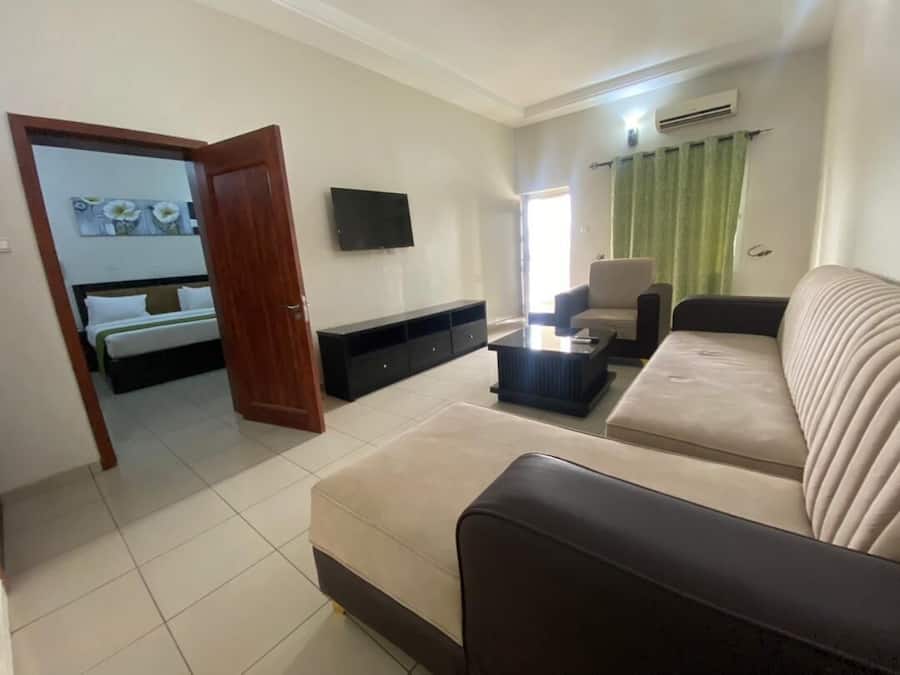 Comfort Suite, Balcony, City View | Living area