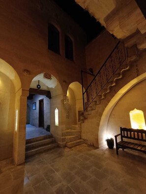 A stone staircase with a wrought iron railing, leading to an upper level. - FIRFIRLI KONAK (Şanlıurfa)