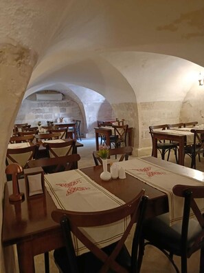 Desayuno bufé gratuito y diario