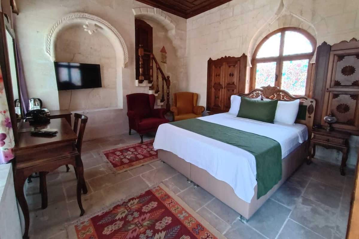 Deluxe Double Room, Courtyard View | Iron/ironing board (on request), WiFi (free), bed sheets