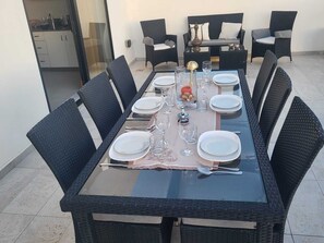 Outdoor dining