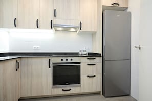 Réfrigérateur, micro-ondes, four, lave-vaisselle