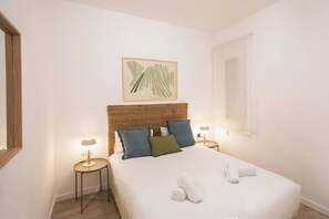3 dormitorios, tabla de planchar con plancha, Internet y ropa de cama