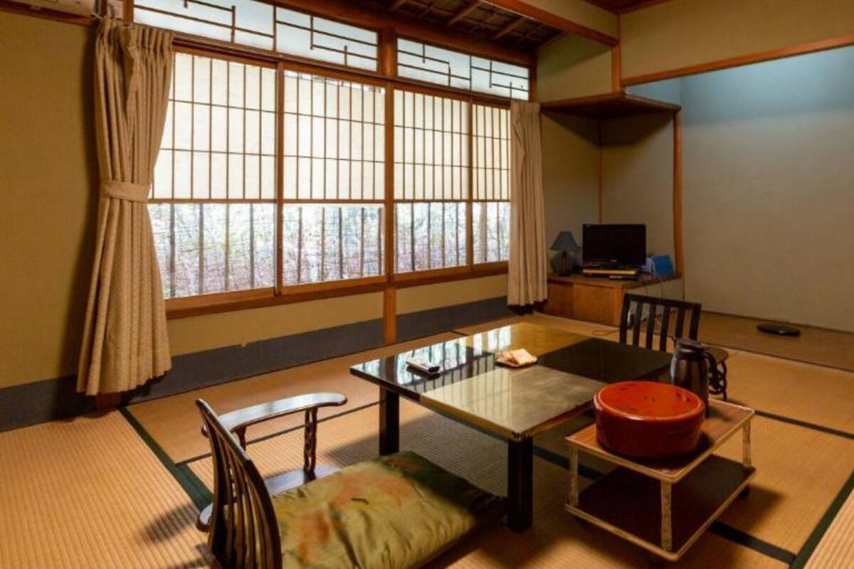 Economy Twin Room | In-room safe, free WiFi