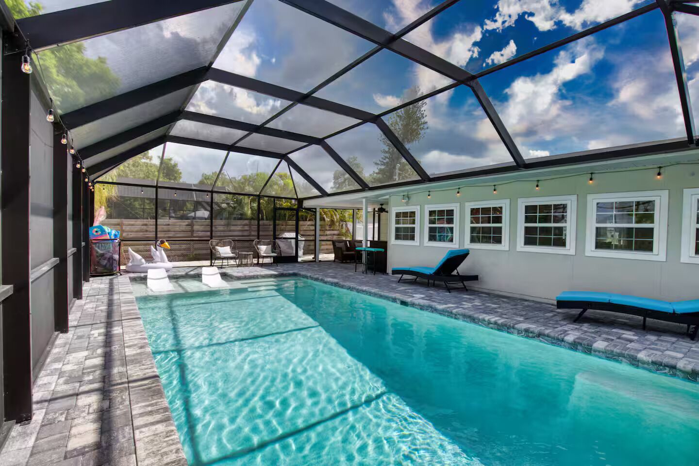 حمّام سباحة خارجي، حمّام سباحة مُدفَّأ