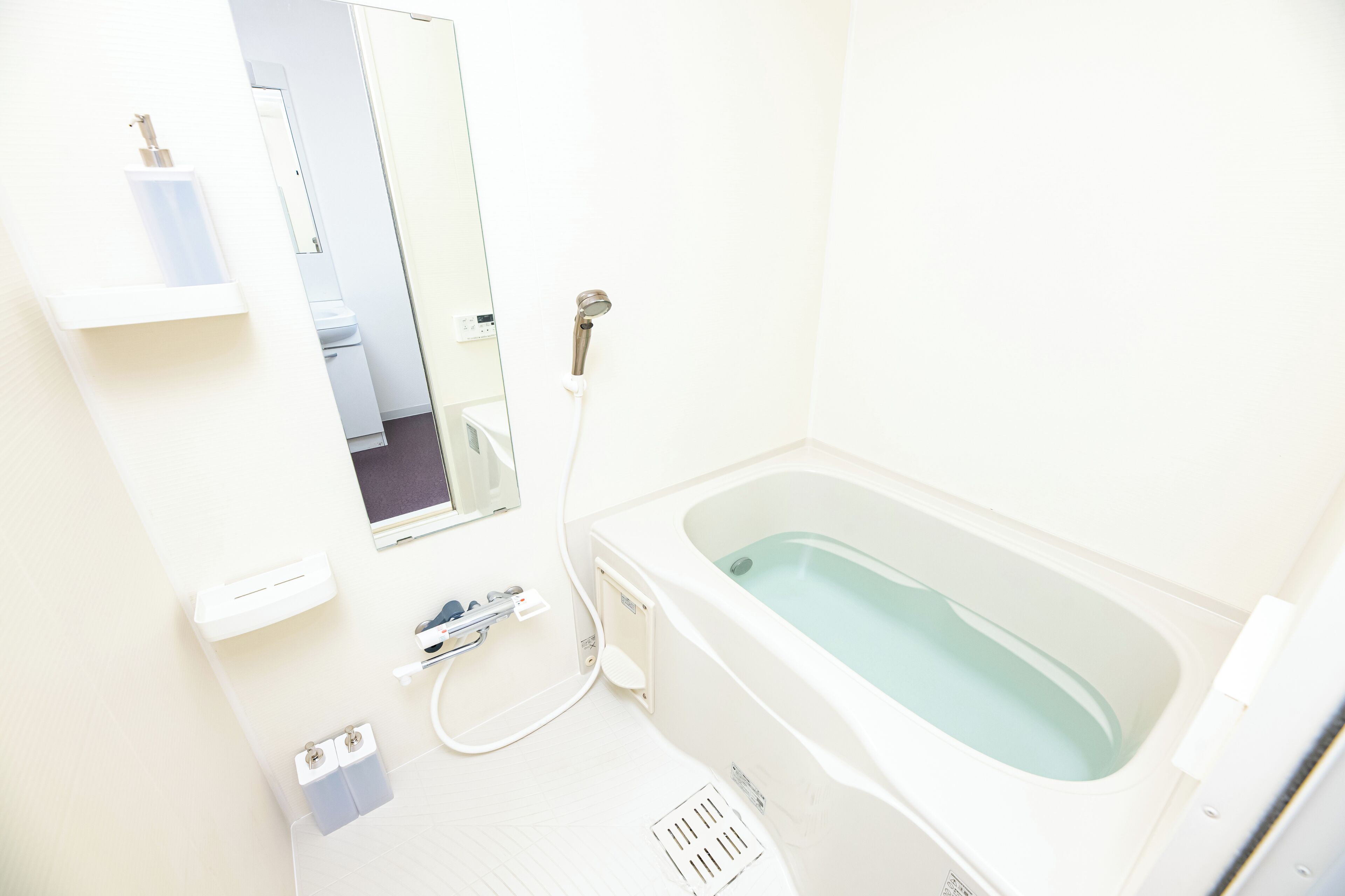 Standard tvåbäddsrum | Badrum | Hårtork, handdukar, schampo och toalettpapper