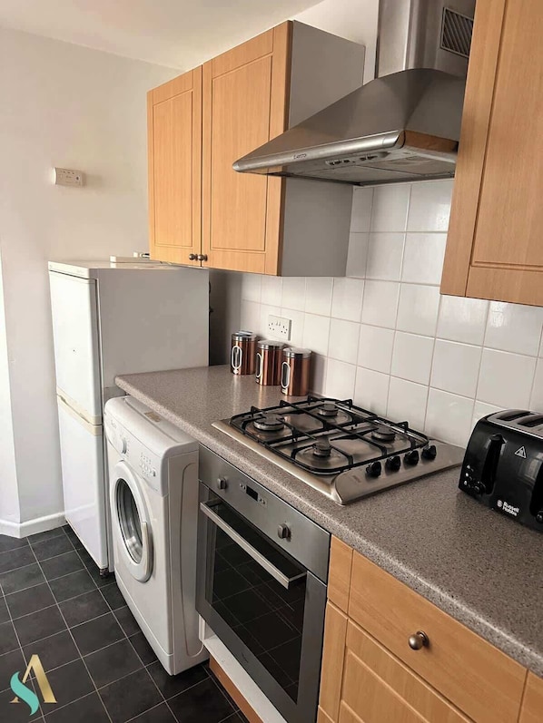 Fridge, microwave, oven, stovetop